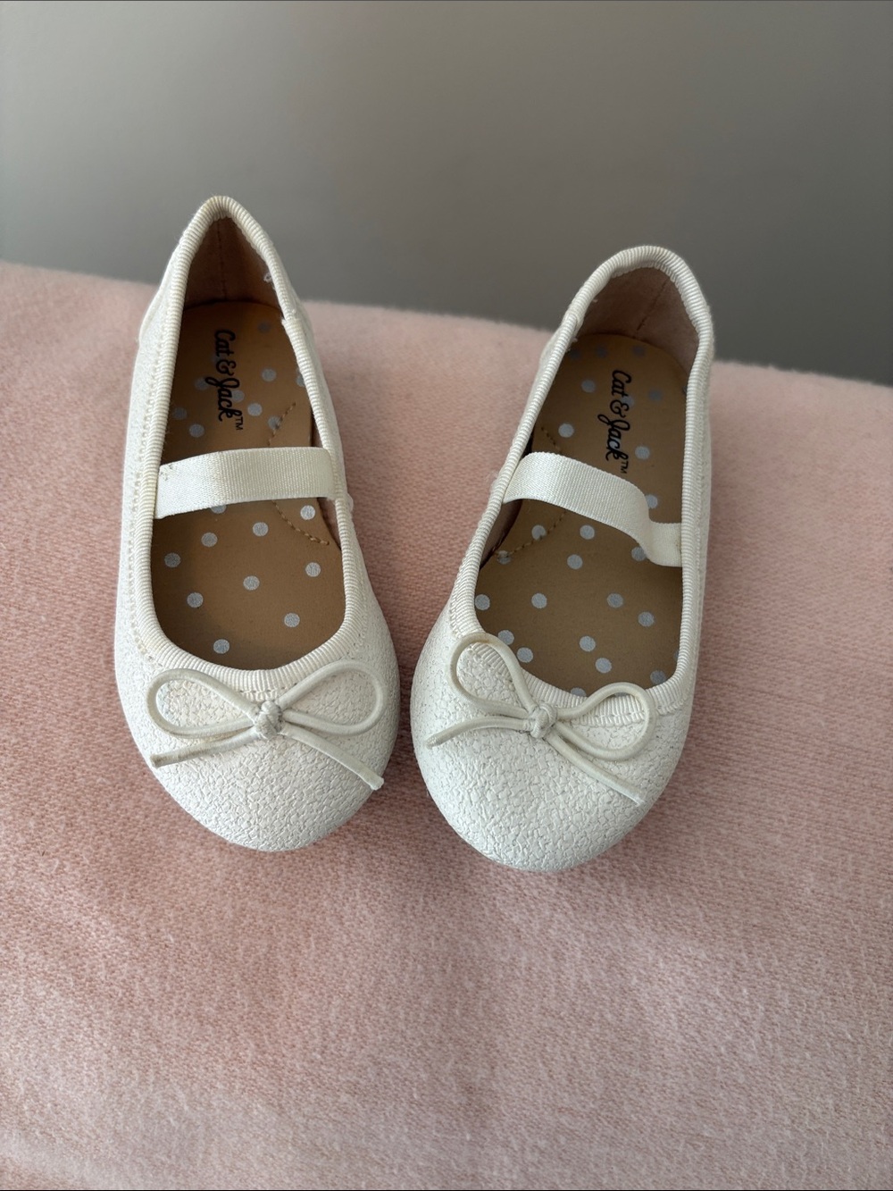 Cat & Jack Kids' Cream Ballet Flats with Bow - baby Size 5